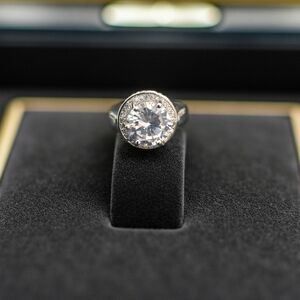 Stunning Silver Ring with Brilliant Clear Stone